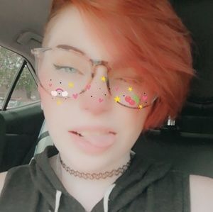 Meet your Posher, Alexis